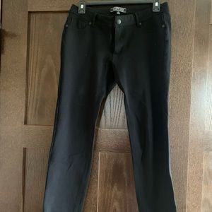 Women’s skinny black pants. Ankle length
